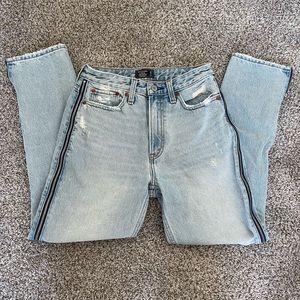 Abercrombie & Fitch • Annie High Rise Girlfriend • Size 26/2 • Light Wash •